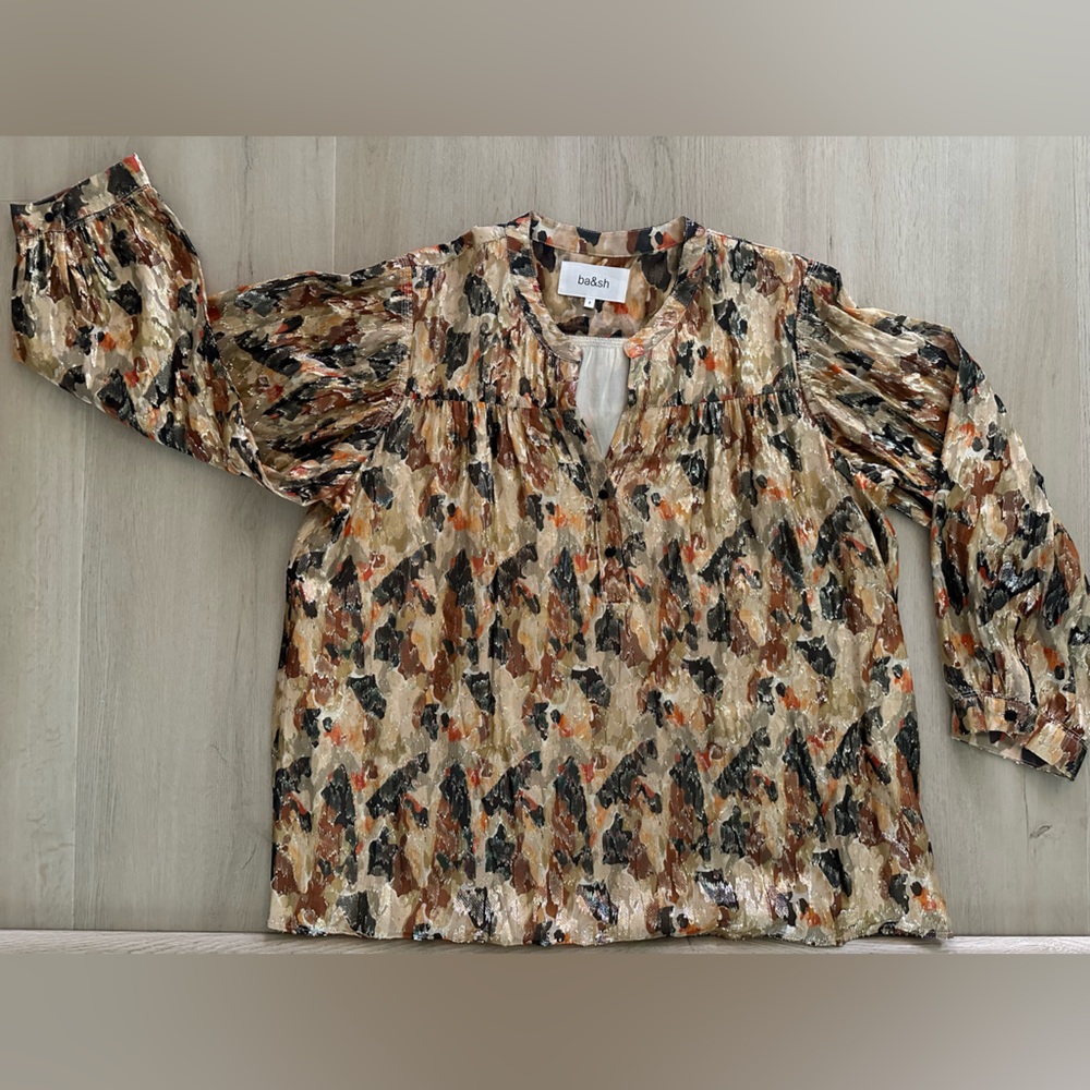 BA&SH Silk Blouse
Metallic & Neutrals
PrintedGlitter Accents